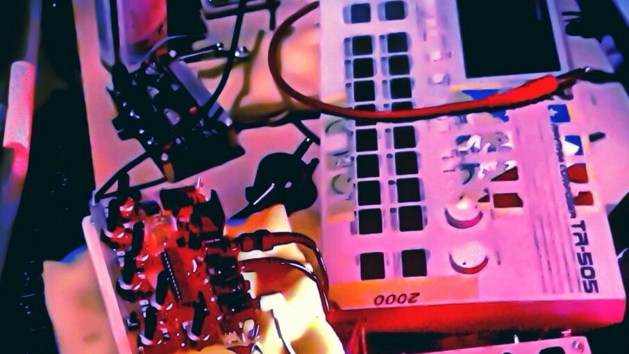 Lekkoboy - Circuit bending homemade FX