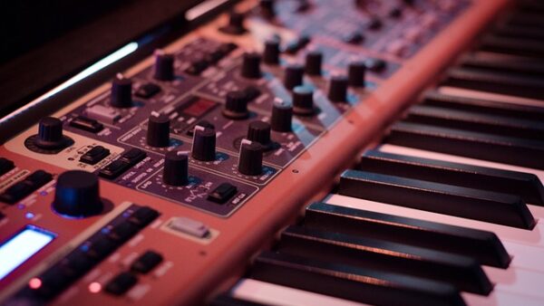 Enregistrement de Synthé numérique pour ton morceau - Black Virgin Studio